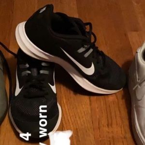Black nikes lightly worn